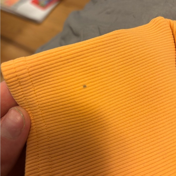 Alo yoga tee - Picture 3 of 3